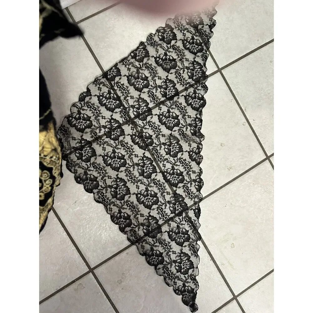 Vintage Black Lady Of Spain Lace Floral Mantilla Scarf/Veil Scalloped -